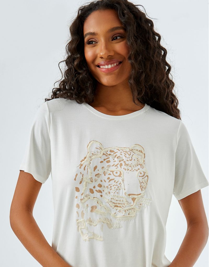 026024_0003_2-TSHIRT-BORDADO-ONCA