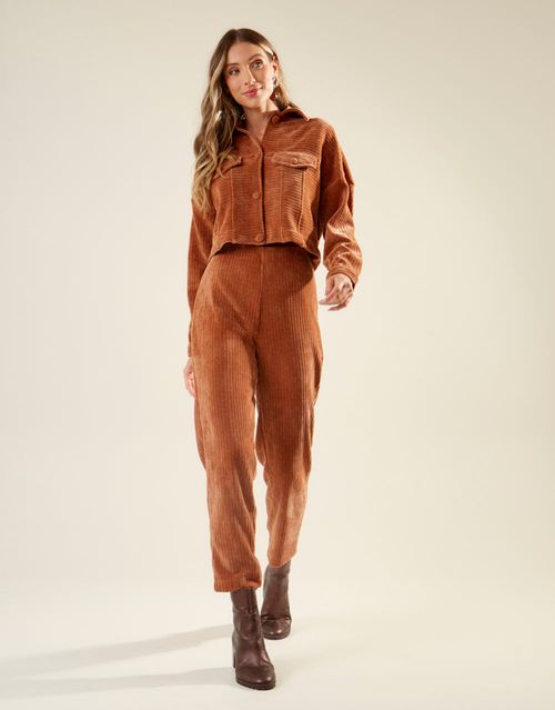 Calça Cenoura Botões Veludo Colete - Marrom