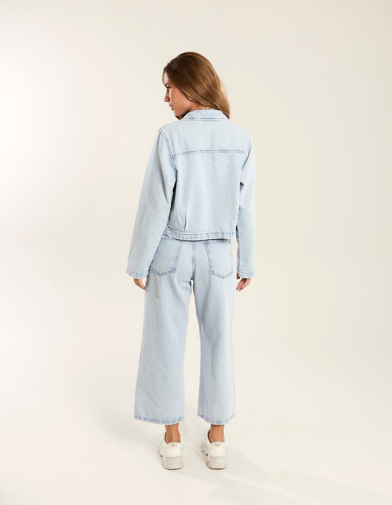 026820_0023_4-JAQUETA-JEANS-RECORTES-BOTOES