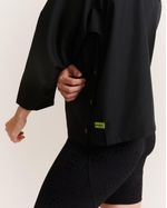 790086_0002_4-JAQUETA-DETALHE-BOTOES-LATERAL