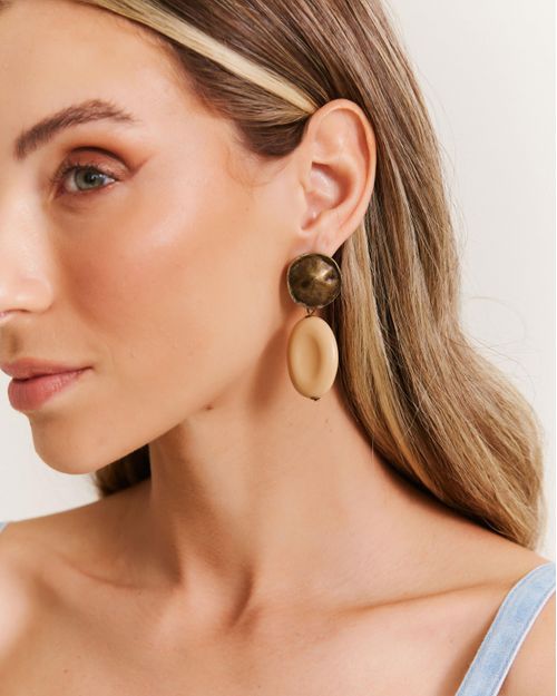 Brinco Martelado Resina Oval - Ouro Velho