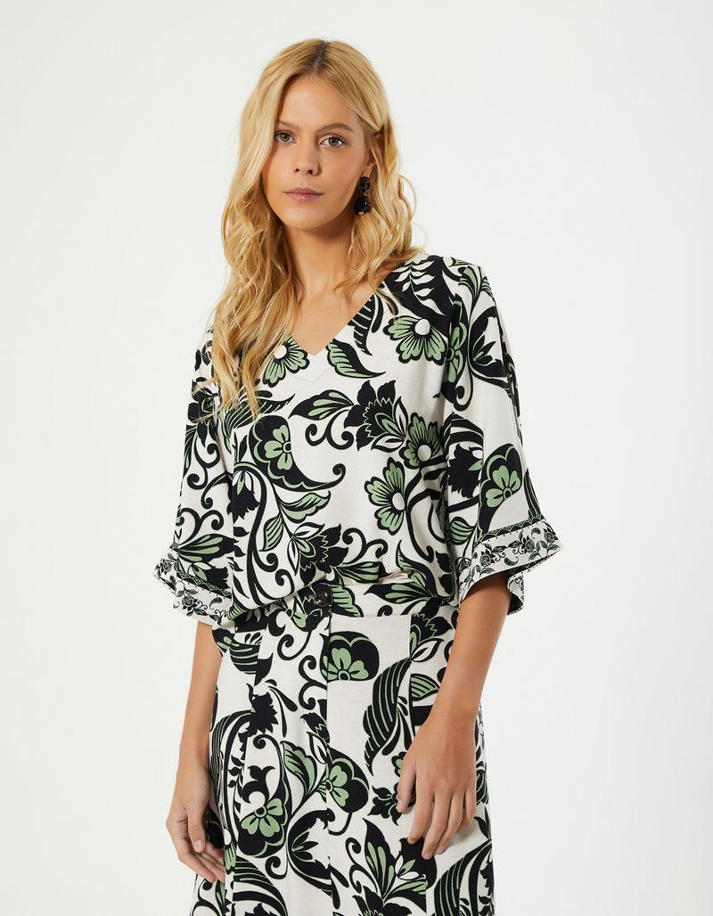 028503_0035_1-BLUSA-ESTAMPADA-ARABESCO-FLORAL