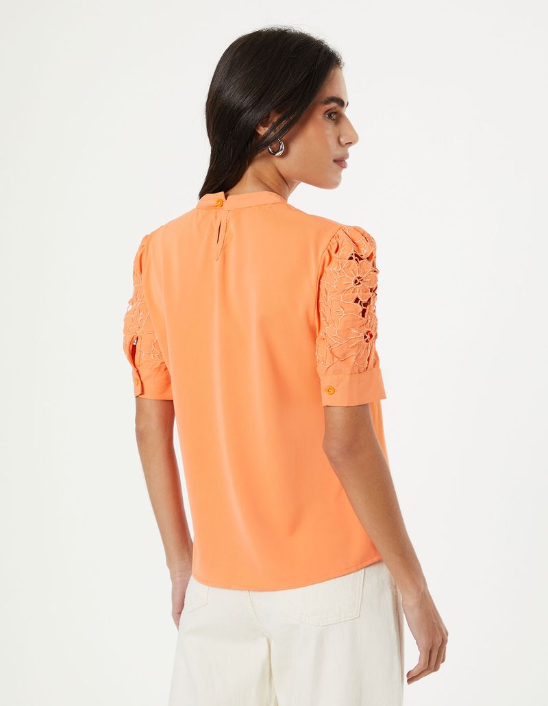 028332_0009_2-BLUSA-AMPLA-BORDADA-OMBROS