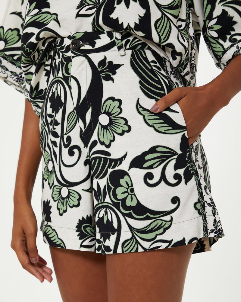 028621_0035_2-SHORT-ESTAMPADO-ARABESCO-FLORAL