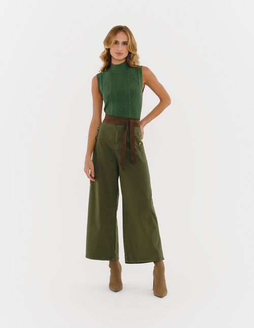 Calça Pantacourt Sarja Botões - Verde Oliva