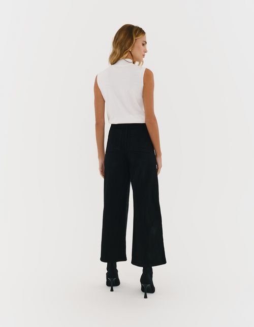 Calça Pantacourt Sarja Botões - Preto