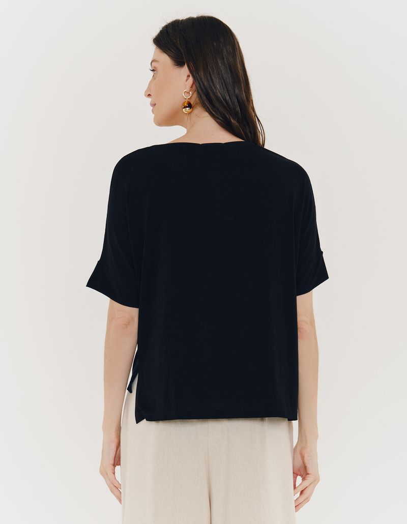 029406_0002_2-BLUSA-DECOTE-RETILINEA