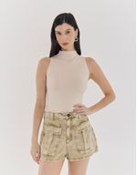 900175_1052_1-SHORT-SARJA-CINTURA-ALTA--COM-BOLSOS