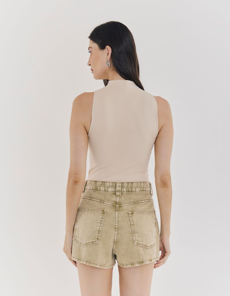900175_1052_2-SHORT-SARJA-CINTURA-ALTA--COM-BOLSOS