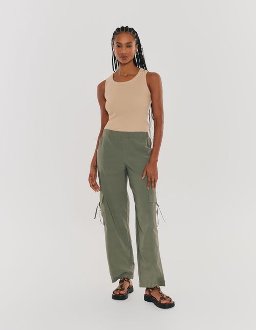 Calça Cargo Bolsos Com Fivela - Verde