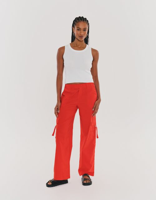 Calça Cargo Bolsos Com Fivela - Vermelho