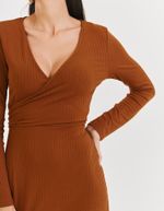 029506_0007_4-VESTIDO-MIDI-CANELADO-COM-TRANSPASSE