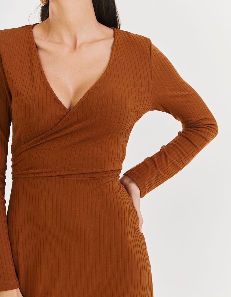 029506_0007_4-VESTIDO-MIDI-CANELADO-COM-TRANSPASSE