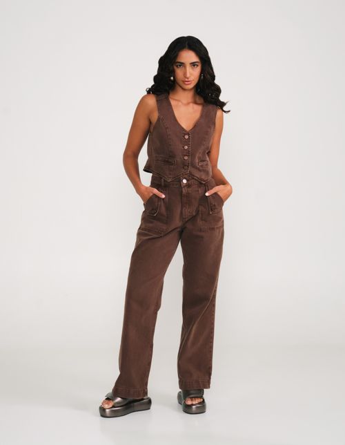 Calça Sarja Bolso Lapela - Marrom