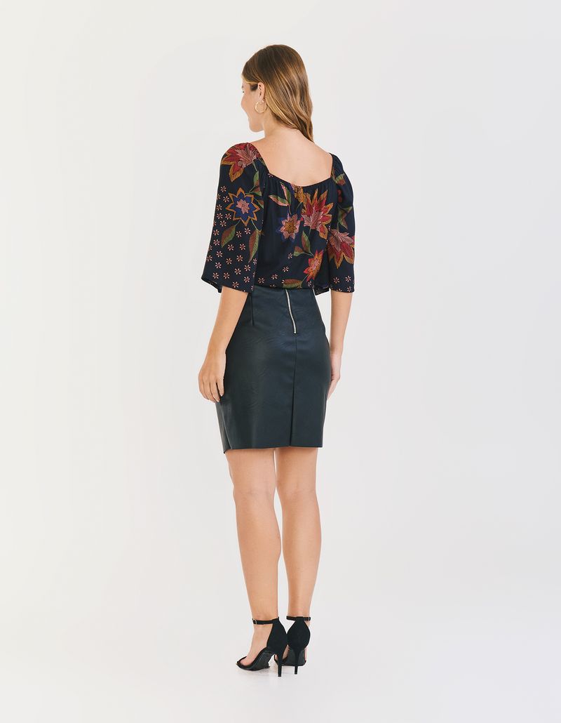 029898_0002_2-SAIA-PU-COM-BOLSOS