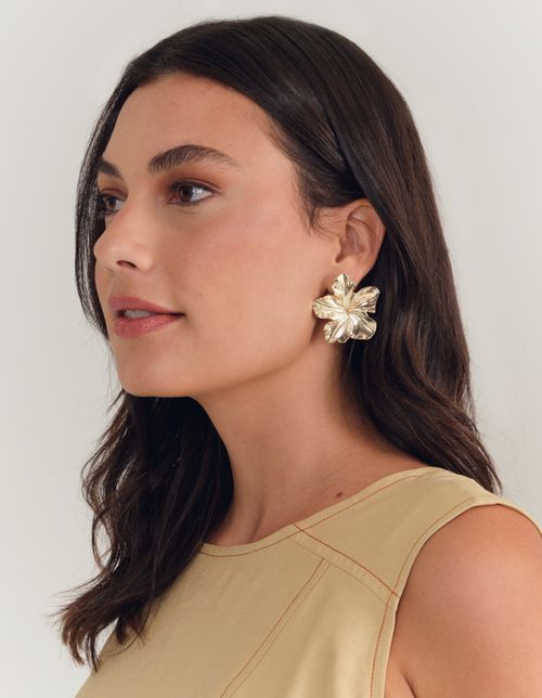 Brinco Flor Texturizada - Dourado