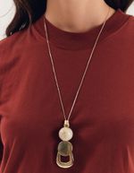 028858_0005_2-COLAR-LONGO-RESINA-METAL-GANCHO