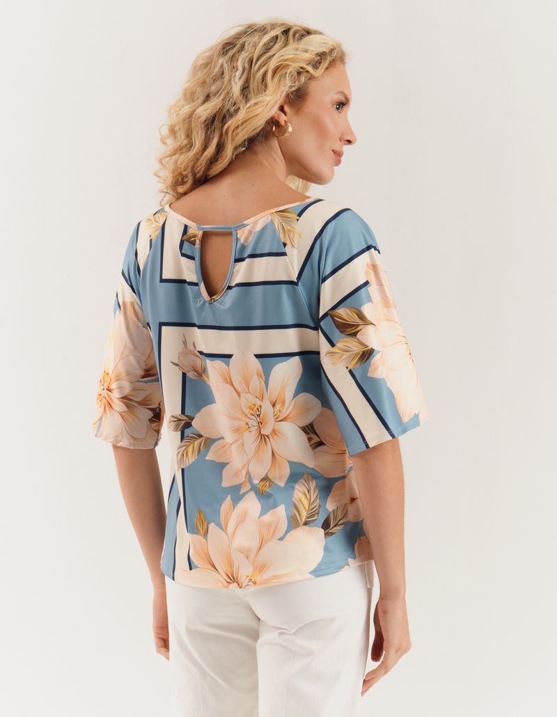 030461_1060_2-BLUSA-ESTAMPADA-FLORAL-QUADROS