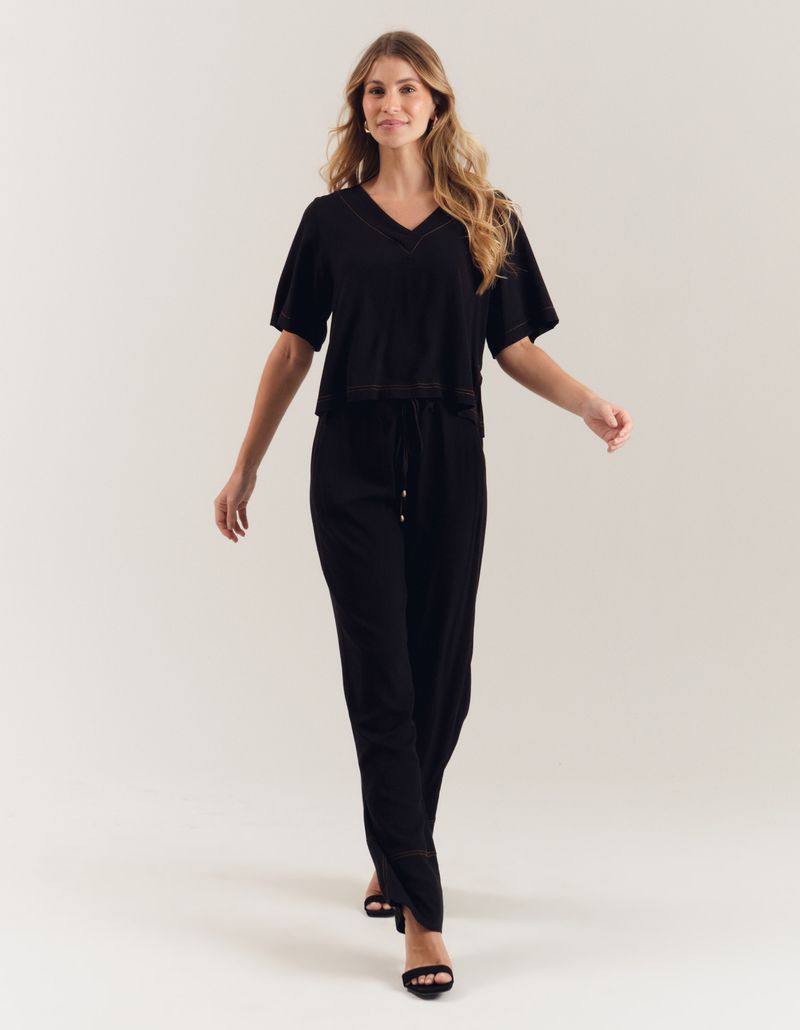 028589_0002_4-BLUSA-DECOTE-MOLDURA-PESPONTO-CONTRASTE