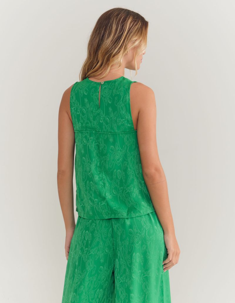 028788_1257_2-BLUSA-SEM-MANGA-PREGAS-DECOTE