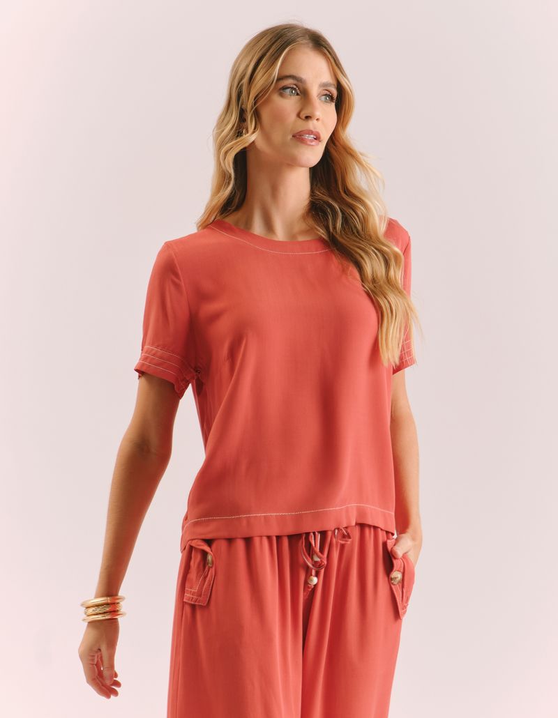 030234_1347_4-BLUSA-MANGA-CURTA-DETALHE-PESPONTO