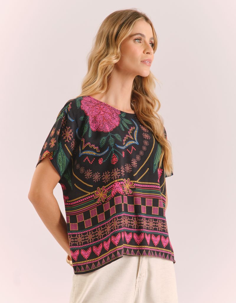 030690_0002_1-BLUSA-ESTAMPADA-BORDADO-FLOWER