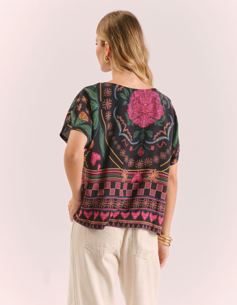 030690_0002_2-BLUSA-ESTAMPADA-BORDADO-FLOWER