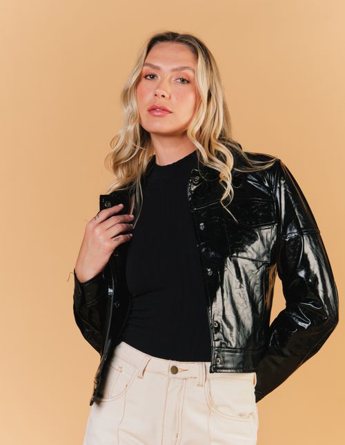 Jaqueta Material Sintético Bolsos - Preto