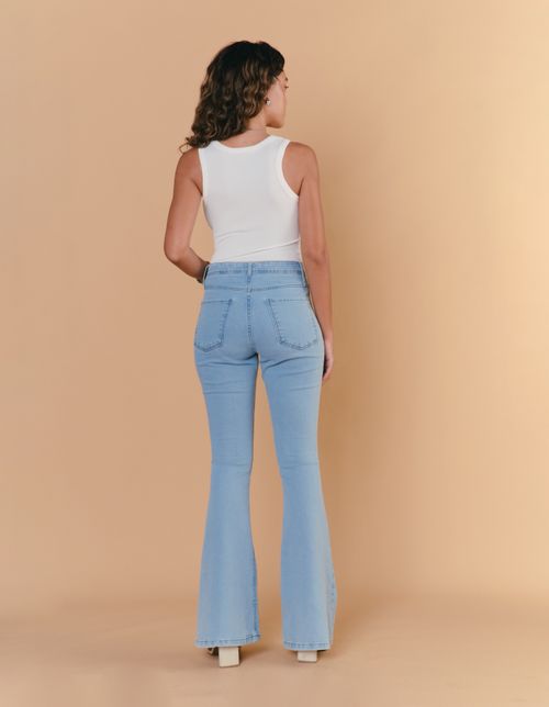 Calça Jeans Flare Bolsos Frente - Denim Claro