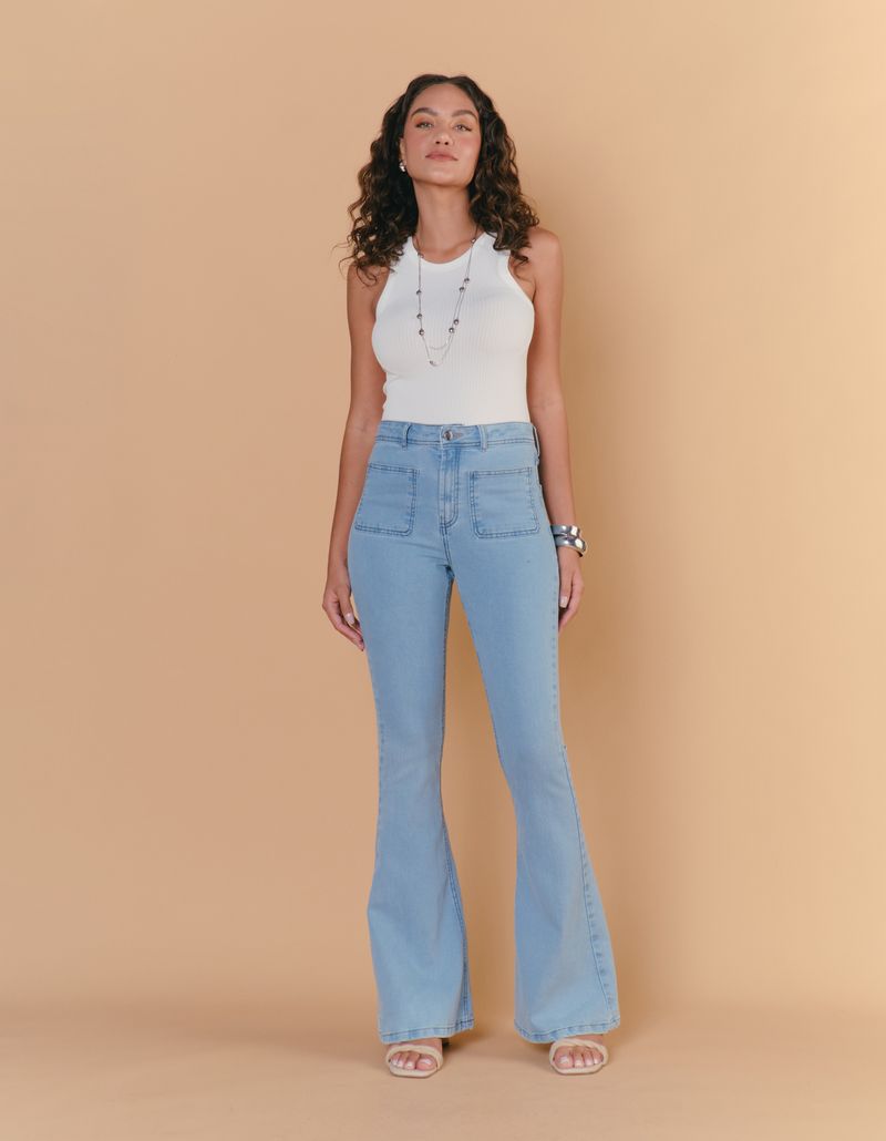 029318_0023_4-CALCA-JEANS-FLARE-BOLSOS-FRENTE