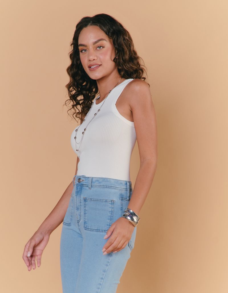 029318_0023_5-CALCA-JEANS-FLARE-BOLSOS-FRENTE