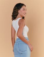 029318_0023_6-CALCA-JEANS-FLARE-BOLSOS-FRENTE