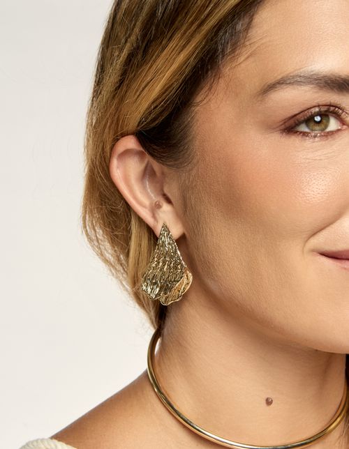 Brinco Petala Texturizada - Dourado
