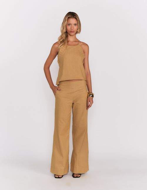 Calça Alfaiataria Flare Bolso Costas - Caramelo